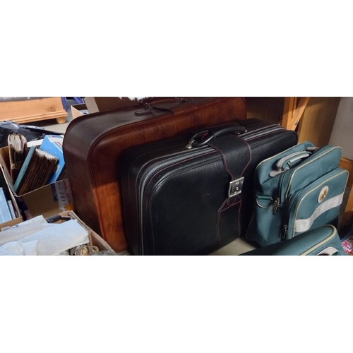 1596 - 2 good suitcases and 2 flight backs COLLECT ONLY