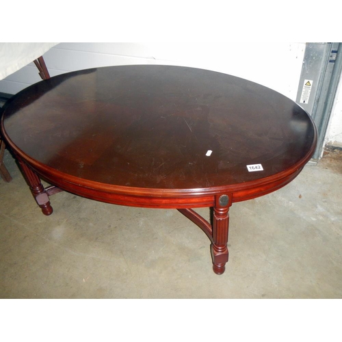 1642 - An oval coffee table COLLECT ONLY