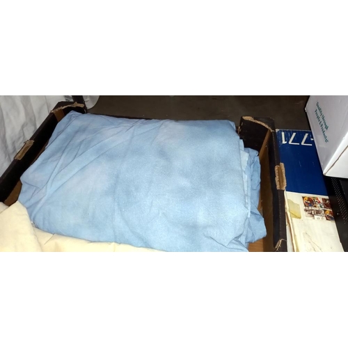 1817 - A light blue lastolite back drop screen with carry bag (2.55 meters x 7 meters, colour type Buenos A... 