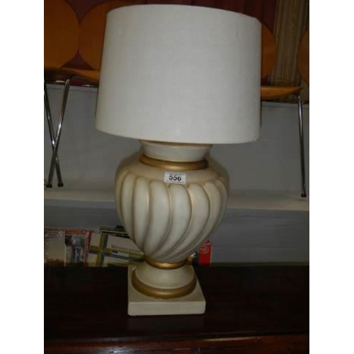 556 - A nice ceramic urn shaped table lamp.