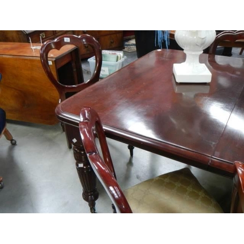 559 - A good Victorian mahogany wind-out dining table with a set of eight chairs, COLLECT ONLY.