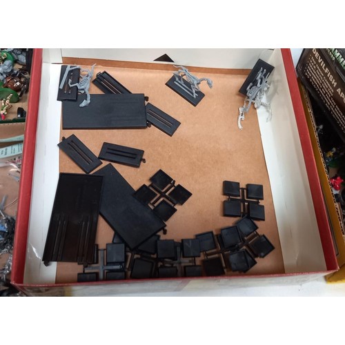 1215 - A large quantity of Games Workshop War Hammer and War gaming figures COLLECT ONLY