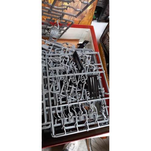 1215 - A large quantity of Games Workshop War Hammer and War gaming figures COLLECT ONLY