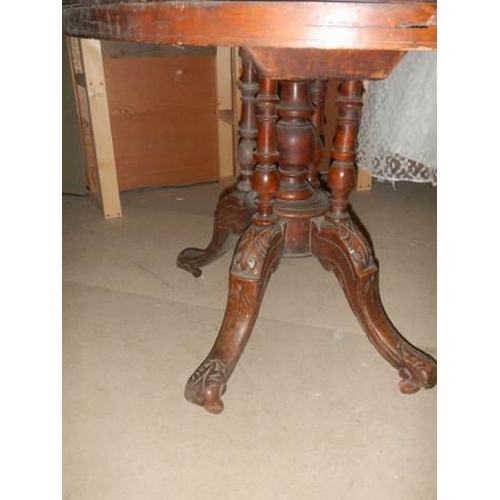 691 - A Victorian oval mahogany loo table, COLLECT ONLY.