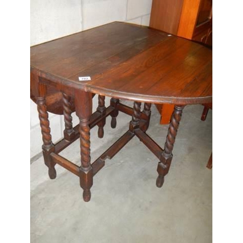 702 - An oak gate leg drop leaf table, COLLECT ONLY.