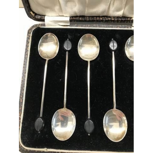 1075 - A cased set of six coffee bean spoons.