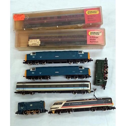 1229 - A large collection of Graham Farish 'N' gauge model railway engines, coaches, goods wagons including... 