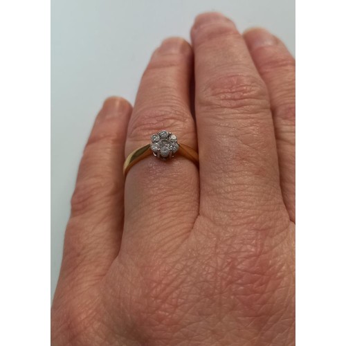 1060A - A diamond floral ring on 18ct gold (3.22g)