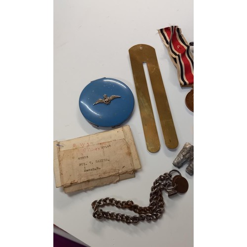 1106 - A pair of WW1 medals for Pte. T. Baxter, Manch.R, a Special Constabulary medal, a Lincoln County Spe... 