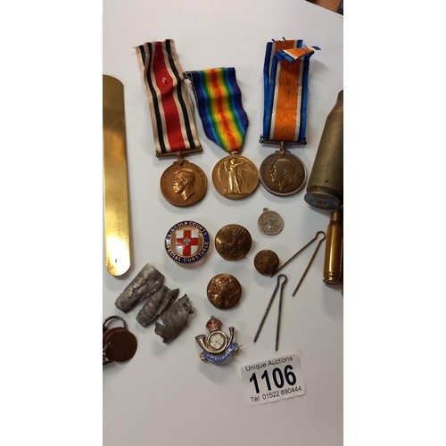 1106 - A pair of WW1 medals for Pte. T. Baxter, Manch.R, a Special Constabulary medal, a Lincoln County Spe... 