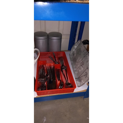 121 - A quantity of kitchenalia including cutlery