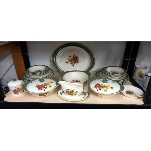 44 - A good lot of 1960's Covent Garden range of tableware (approximately 56 pieces)