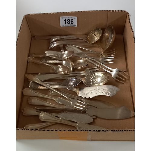 186 - A quantity of vintage silver plate teaspoons