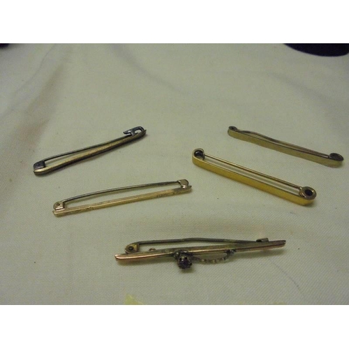 1029 - Five 9ct gold tie pins/bar brooches, 8 grams.