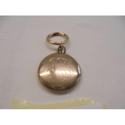 1062 - A 10 carat gold early 20th century locket in rose gold, stamped 10ct. 5.3 grams.