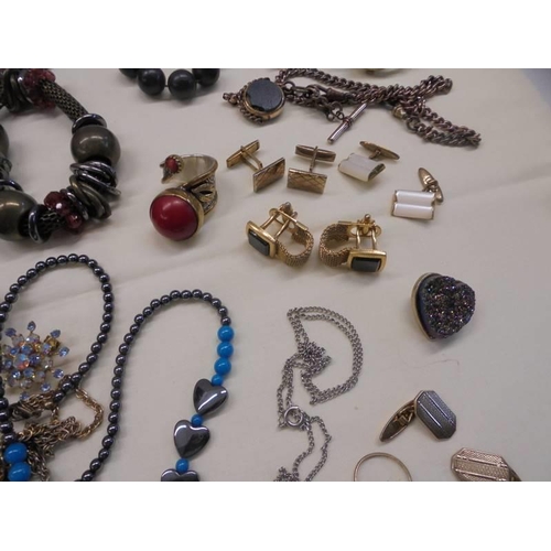 1066 - A box of assorted jewellery including some silver.