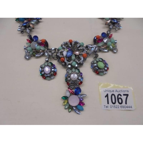 1067 - A vibrant coloured stone necklace.