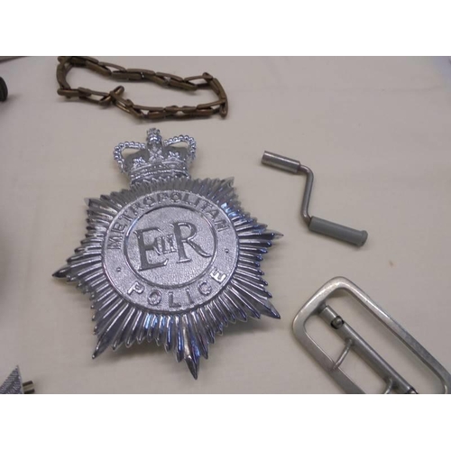 1073 - Two old pipes, metal police badges etc.,