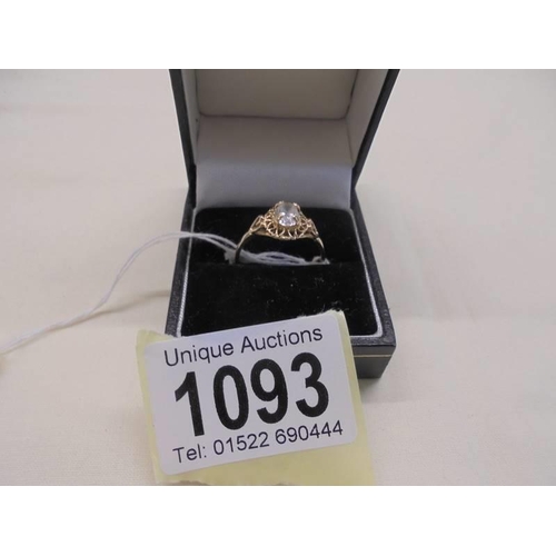 1093 - A gold ring marked 585, size Q, 2.4 grams.