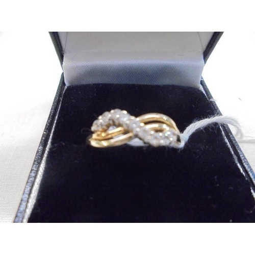 1095 - A 14k crossover gold ring, size Q, 2 grams.