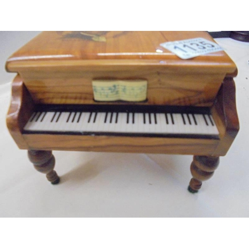 1135 - A good quality musical jewellery box in the form of a Grand Piano.