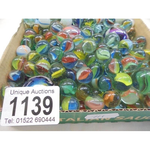 1139 - In excess of 250 vintage marbles.