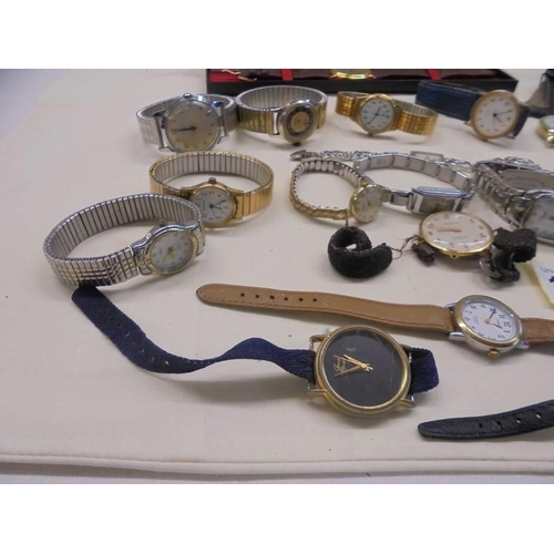 1143 - Approximately twenty assorted wrist watches.