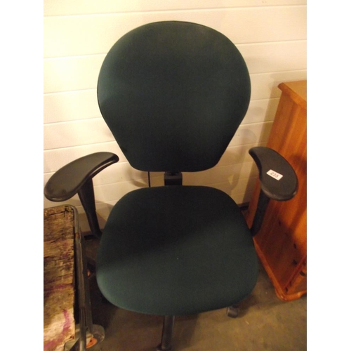 235 - A green office chair COLLECT ONLY