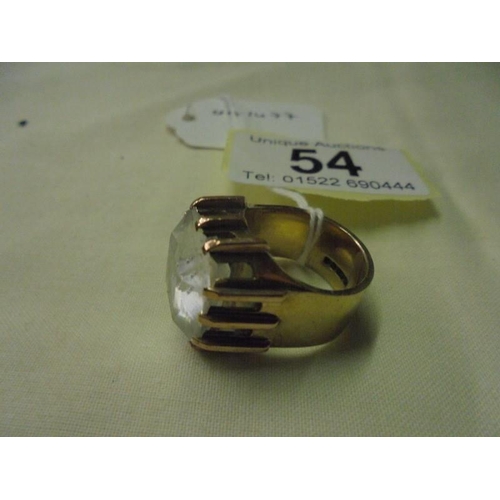 54 - A large 9ct gold ring set clear stone, size M, 14.4 grams.
