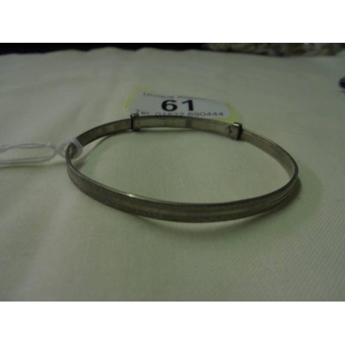 61 - A child's silver bracelet, 6.3 grams.