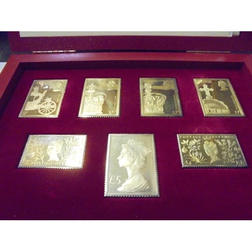 210 - A limited edition coronation issue of gold plated solid silver stamp dies (4959 of 5000), issued by ... 