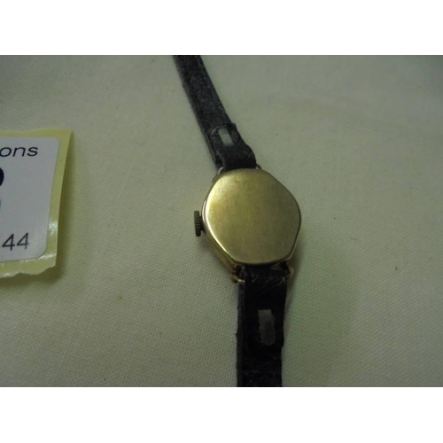 168 - A heart shaped gold Everite ladies wrist watch.