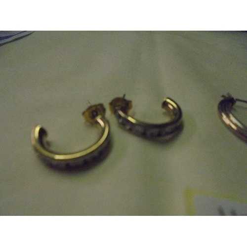 86 - A pair of gold plate earrings marked 925 and a pair of yellow metal earrings.