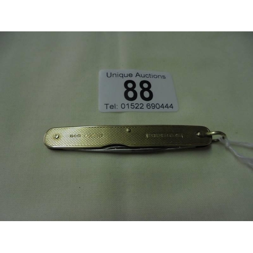 88 - A 9ct gold pen knife,