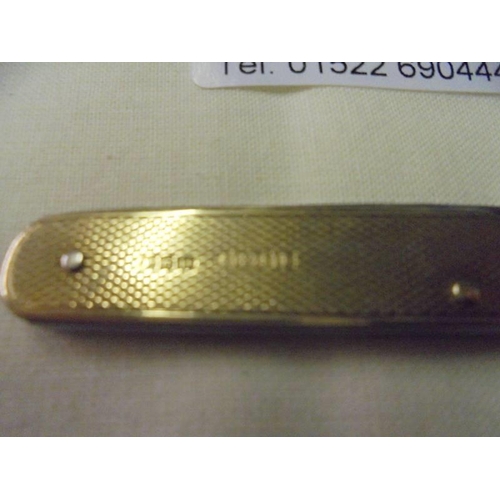 88 - A 9ct gold pen knife,