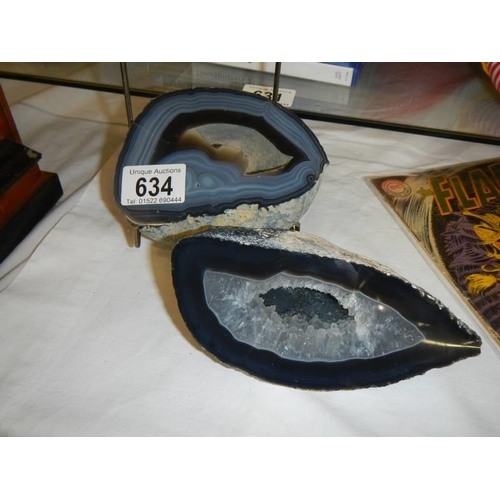 634 - Two pieces of agate geode.