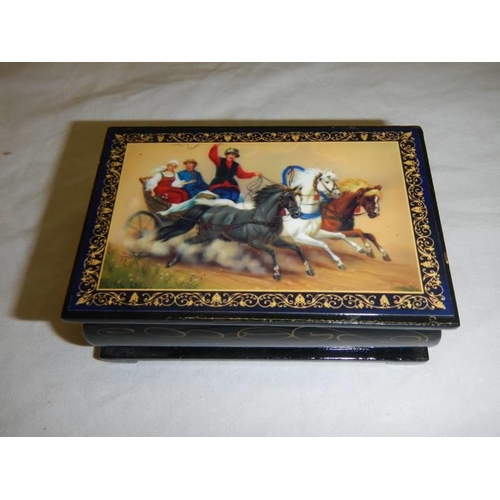 652 - A pair of vintage oriental lacquered trays and a trinket box.