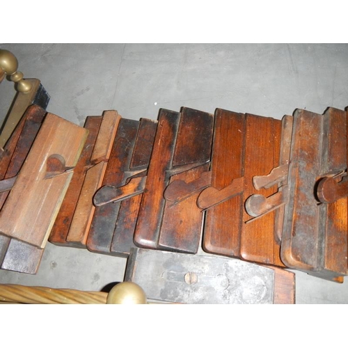 679 - A quantity of old carpenter's moulding planes.