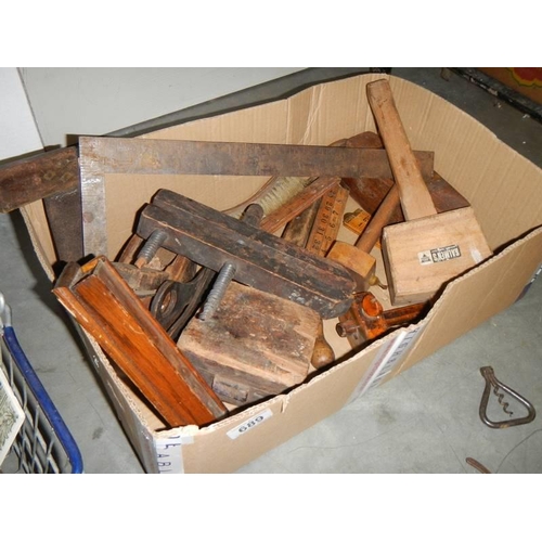 689 - A box of vintage carpenters tools.