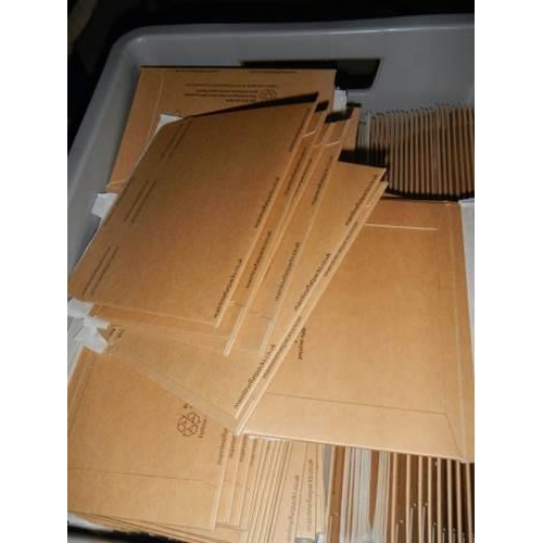 784 - A large box of 18 x 12 cm postcard envelopes.