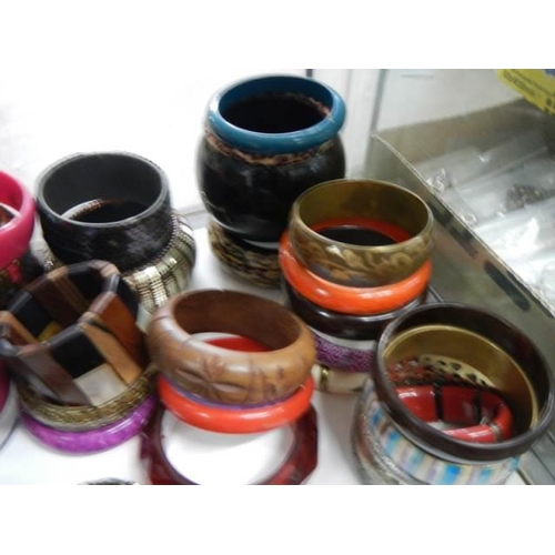 843 - Approximately fifty fashion bangles.