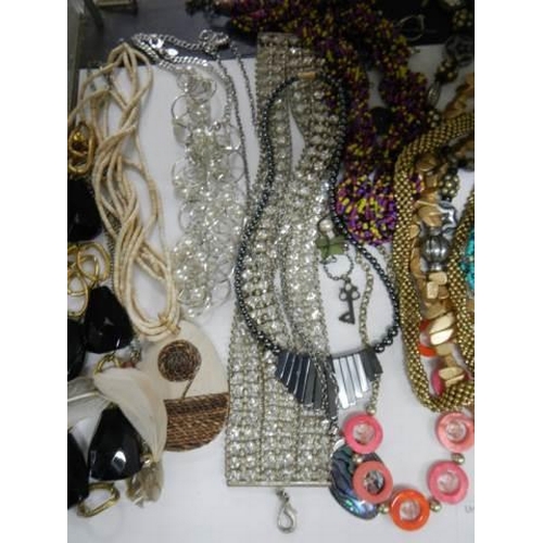 851 - Approximately 20 necklaces and beads.