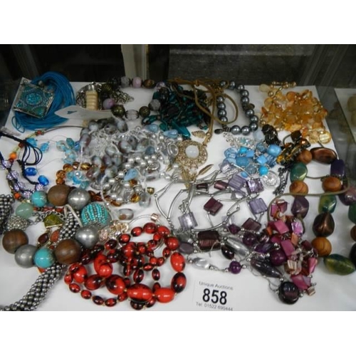 858 - A good lot of costume jewellery.