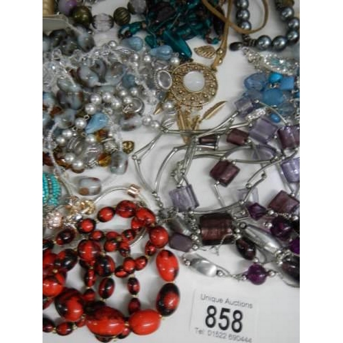 858 - A good lot of costume jewellery.