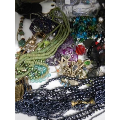 859 - A good lot of costume jewellery.