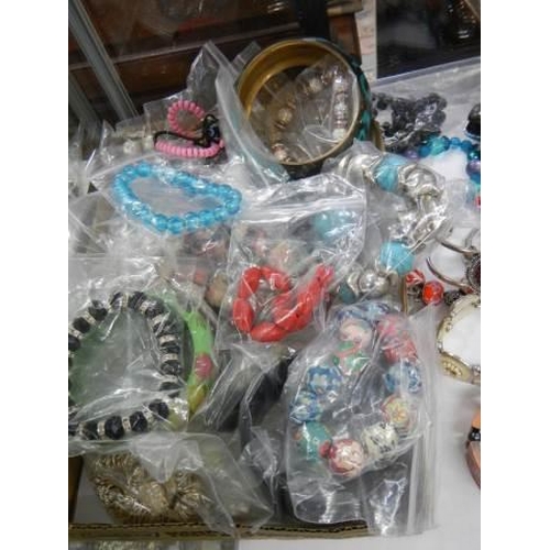 869 - A good lot of bracelets and bangles