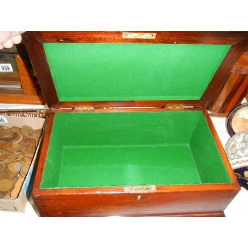 937 - A dark stained pine box with green felt lining, COLLECT ONLY.