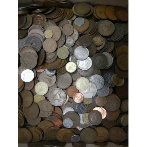 940 - A large quantity of old coins.