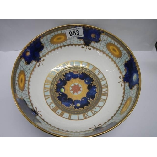 953 - A good mid 20th century Royal Worcester bowl in good condition.