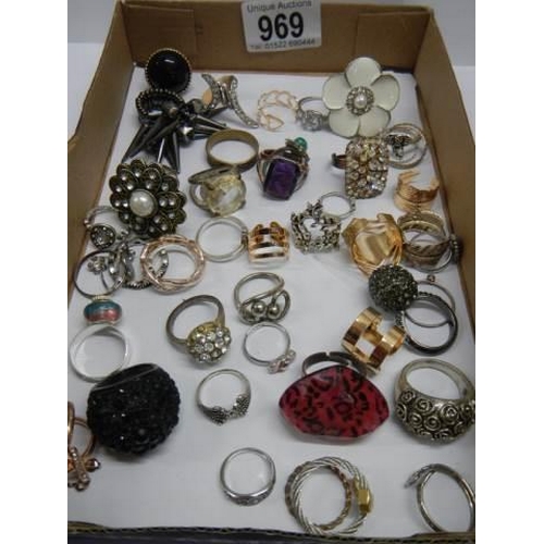 969 - A mixed lot of ladies dress rings.